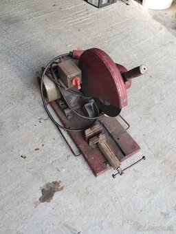 Stolová rozbrusovačka  so zverákom