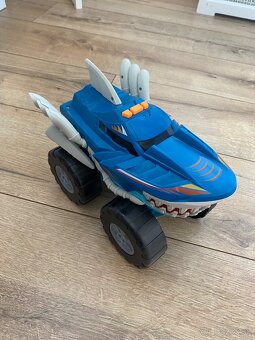 Auta Cars a hot wheels - monster track