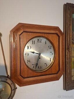 Predám funkčné starožitné nástenné hodiny KIENZLE 80 €