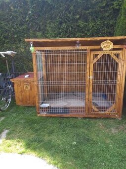 Drevená voliérach pre psa