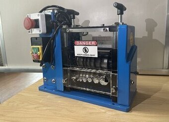 Páračka lúpačka káblovej izolácie od1-25mm +lis+el.motor 60W