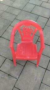 detská plastová stolička