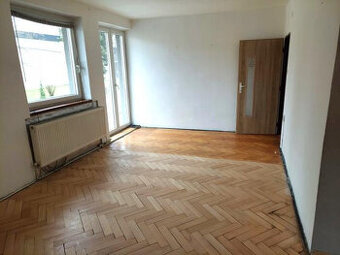 PREDAJ 3 - IZBOVÝ TEHLOVÝ BYT BLÍZKE CENTRUM MESTA