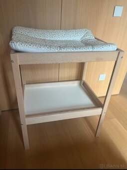 Prebalovaci pult s podlozkou