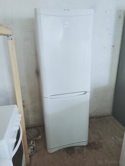 Predám chladničku Indesit 175cm - 1
