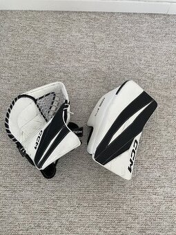 REZERVOVANE - Brankarske rukavice CCM Axis F5 jr