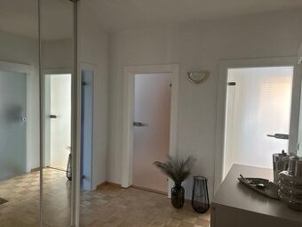 Plne zariadený 4 izbový byt v centre Námestova