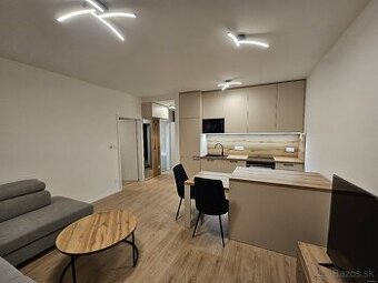 Na prenájom moderný 2- izbový byt + pivnica a parking
