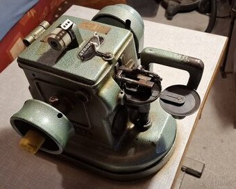 Kožušnícky šijací stroj STROBEL