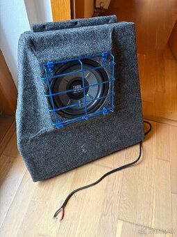 Predám na mieru Subwoofer pre GOLF 6 hatchback