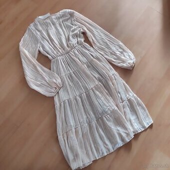 Krémové šaty s dlhým rukávom