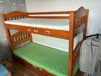 Drevená poschodová posteľ z masívu + 2 matrace (rozložiteľná