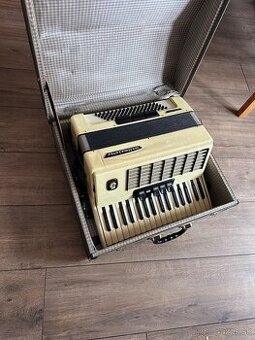 Akordeón Weltmeister Stella