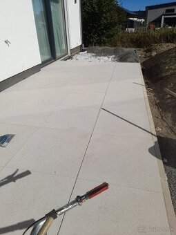Poklatka zamkovej dlažby EXTERIER
