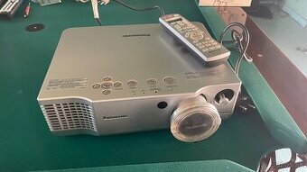 velký projektor PANASONIC