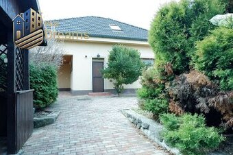 Exkluzívny 8-izbový rodinný dom s bazénom - Luxus a pohodlie