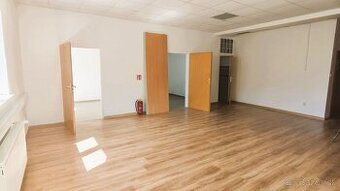 SAMOSTATNÝ KANCELÁRSKY CELOK 150 m2 – DÚBRAVKA