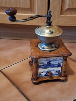 Starý mlynček na kávu Ideal