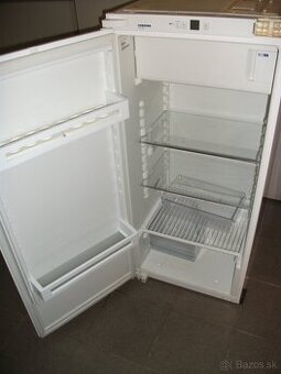 Pekná,zachovalá chladnička s mrazákom zn.LIEBHERR.