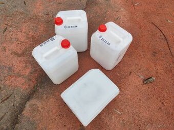 Predám 10L plastové bandasky / kanistre