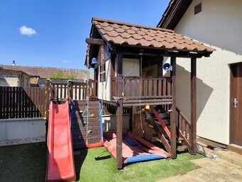 Veľké detské ihrisko s domčekom