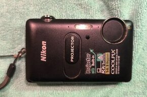 Predám fotoaparát Nikon Coolpix S1200pj s projektorom.