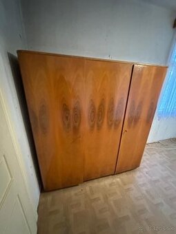 Retro skriňa v top stave