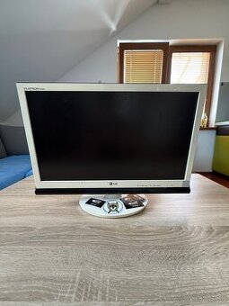 LG Flatron monitor