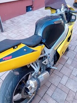 Suzuki gsxr 750