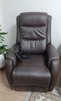 Kozene elektricky polohovatelne kreslo