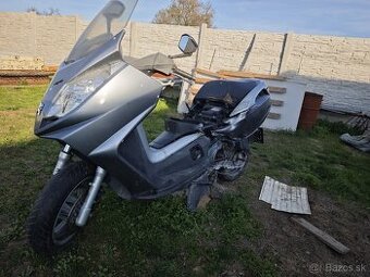 Predám náhradné diely na Peugeot Satelis 125