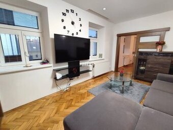 Staré Mesto-ul. Hlavná, 2 izb. tehlový pavlačový byt, 61 m2.