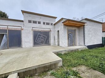 Výborná lokalita Hrubá stavba moderného domu s pozem…