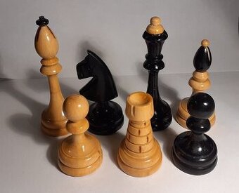 kúpim šachové figúrky nekompletné, česká klubovka IV