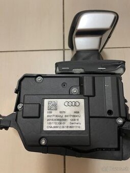 VOLIČ RADENIA AUDI A4 B9 A5 8W1713041J