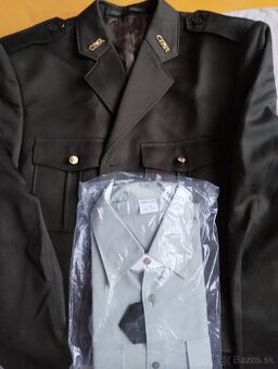 Vojenské sako a košeľa