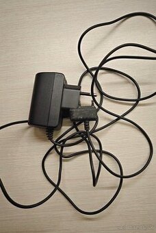 Nabíječka Sony Ericsson CST-70