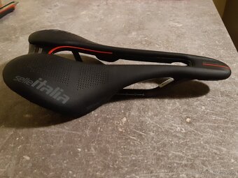 Selle Italia SLR Boost Kit Carbonio Superflow L sedlo, 145 m