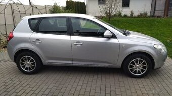 Kia ceed 1,6 benzín výkon 93kw r.v.2008