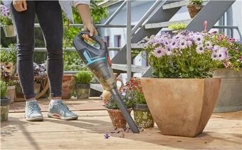 zahradny vonkajší ručný vysávač GARDENA EasyClean Li