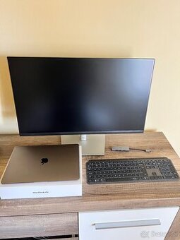 Predám macbook air m1 2020 + Dell P2723DE 27" QHD + Logitec