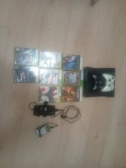 Na predaj Xbox 360 + 8 hier + kábel HDMI + 300 GB disk | GTA
