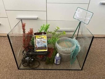 Akvarium 20L s doplnkami