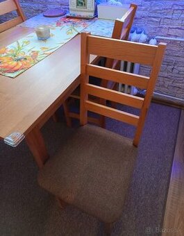 Kuchynský stôl+ štyri stoličky
