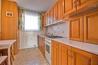 Na predaj 3 izbový byt, 65 m2, lodžia, čiastočná obnova, Nem