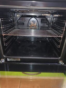 Vstavaná elektrická rúra