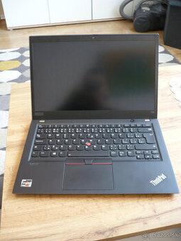 Lenovo Thinkpad T14s - Top stav