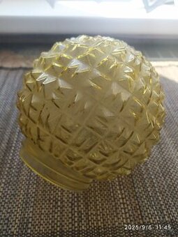 PREDÁM ZÁVITOVÉ TIENIDLO SVETLA .