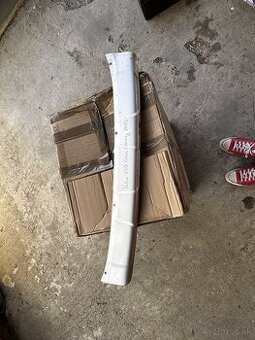 Volvo v40 cross country 2012- predný spoiler ,