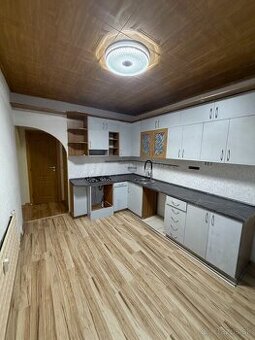 Ponúkame do nájmu 4-izbový byt v Handlovej